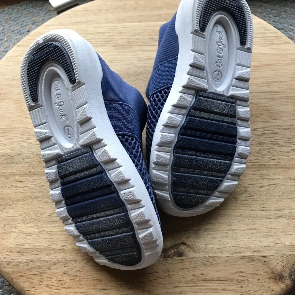 Cat & Jack Toddler size 7 Navy Blue water shoes. Are in Excellent used Like new